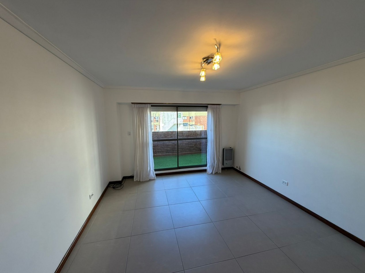 Departamento 2 Ambientes a la Calle en venta zona vieja terminal con cochera fija