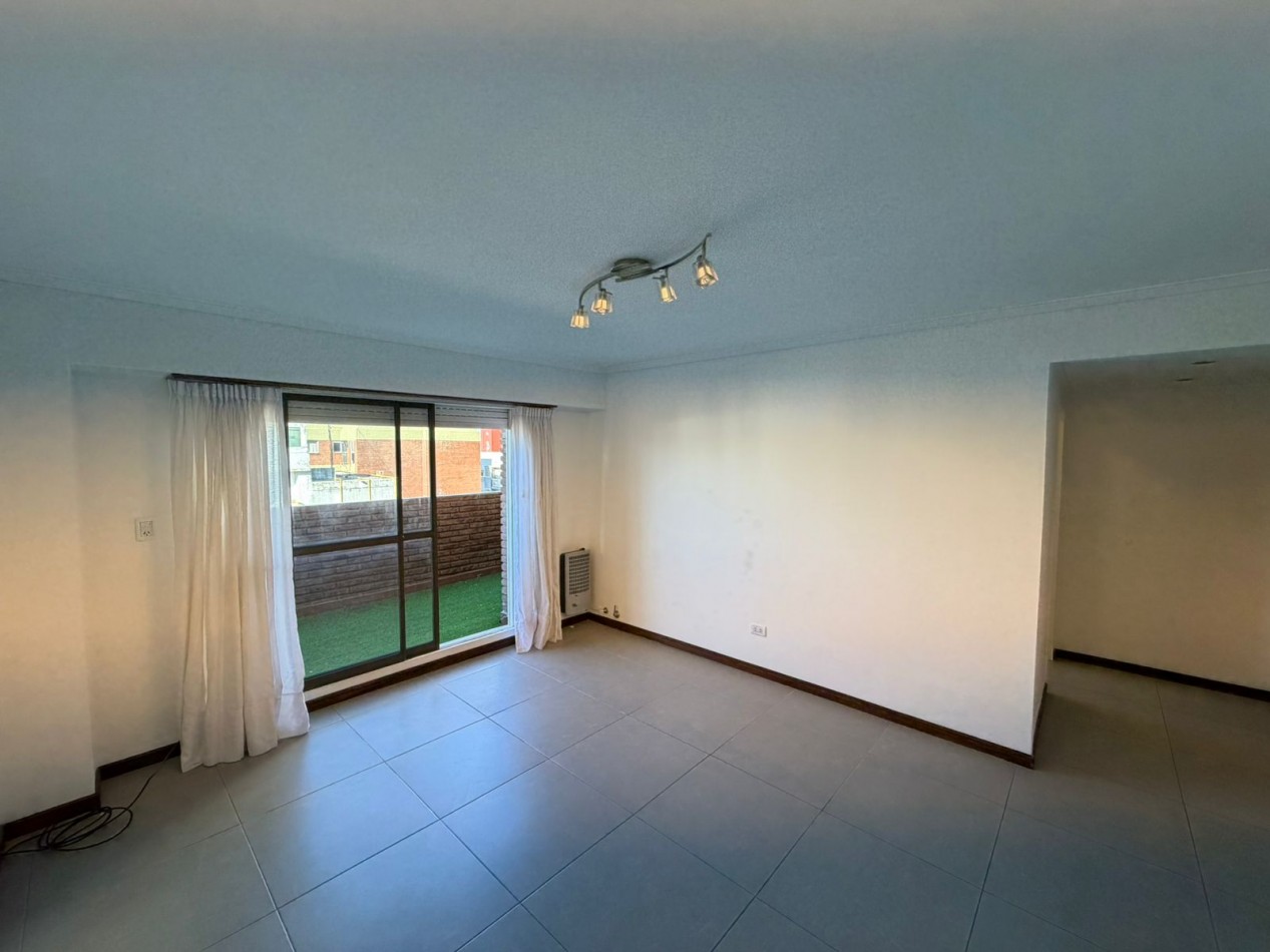 Departamento 2 Ambientes a la Calle en venta zona vieja terminal con cochera fija
