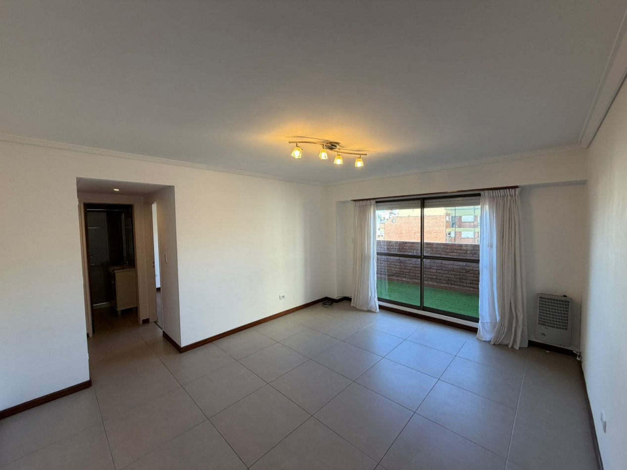 Departamento 2 Ambientes a la Calle en venta zona vieja terminal con cochera fija