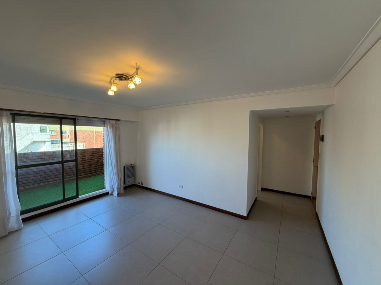Departamento 2 Ambientes a la Calle en venta zona vieja terminal con cochera fija